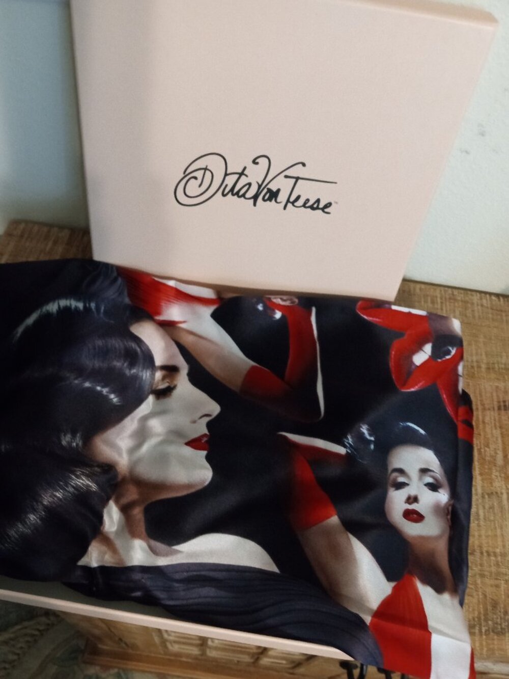 The Dita Scarf from Luxfaire IN BOX